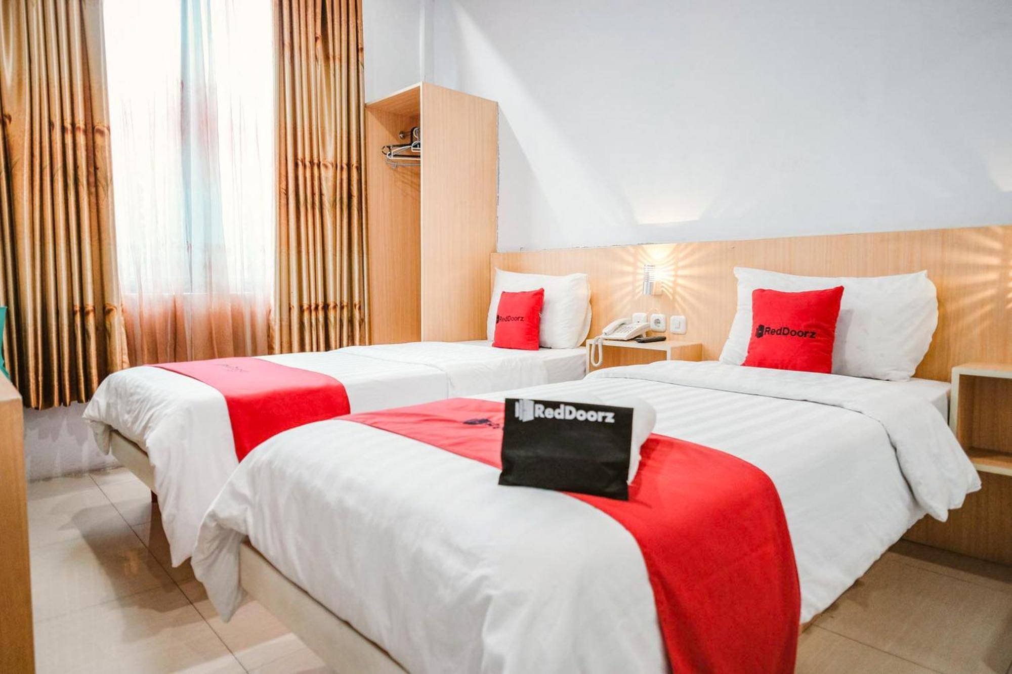 Reddoorz Premium At Hotel T-One Jambi Tanjungjohor Exterior foto