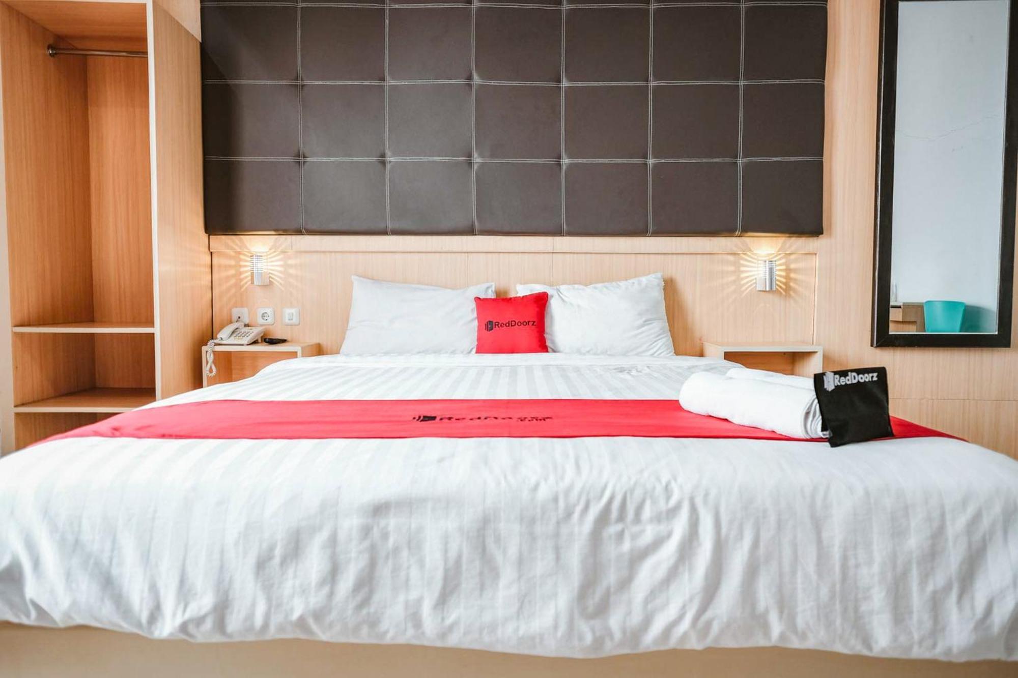 Reddoorz Premium At Hotel T-One Jambi Tanjungjohor Exterior foto